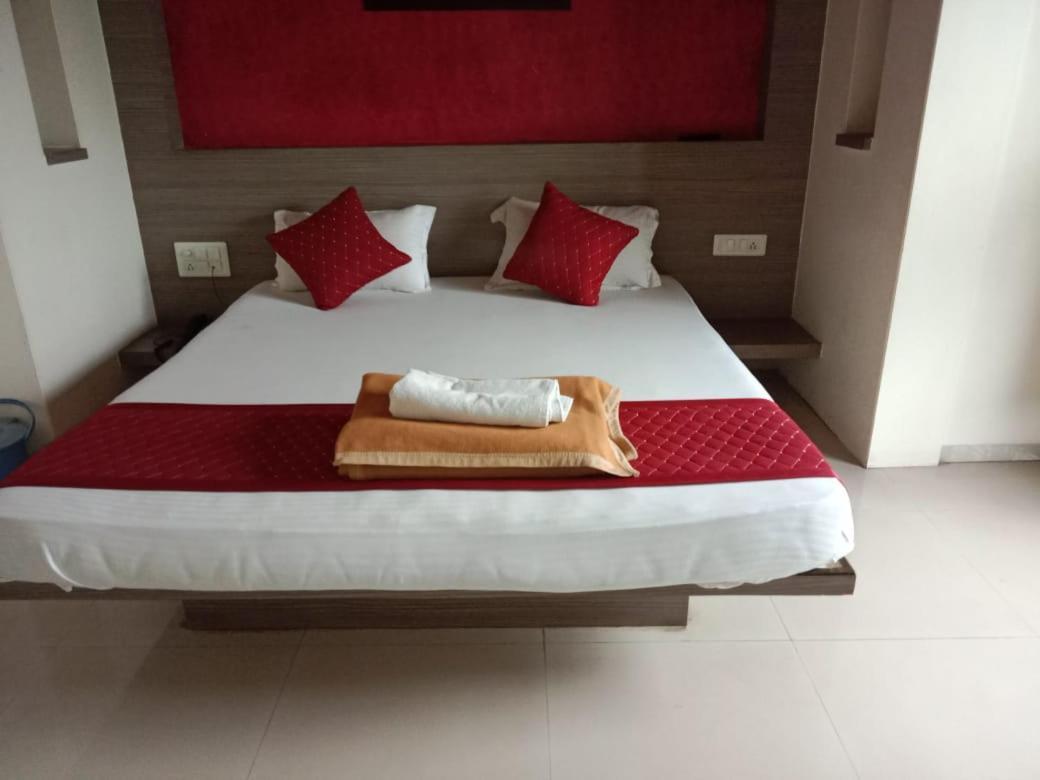 Hotel Swamiraj Indapur  Exterior foto