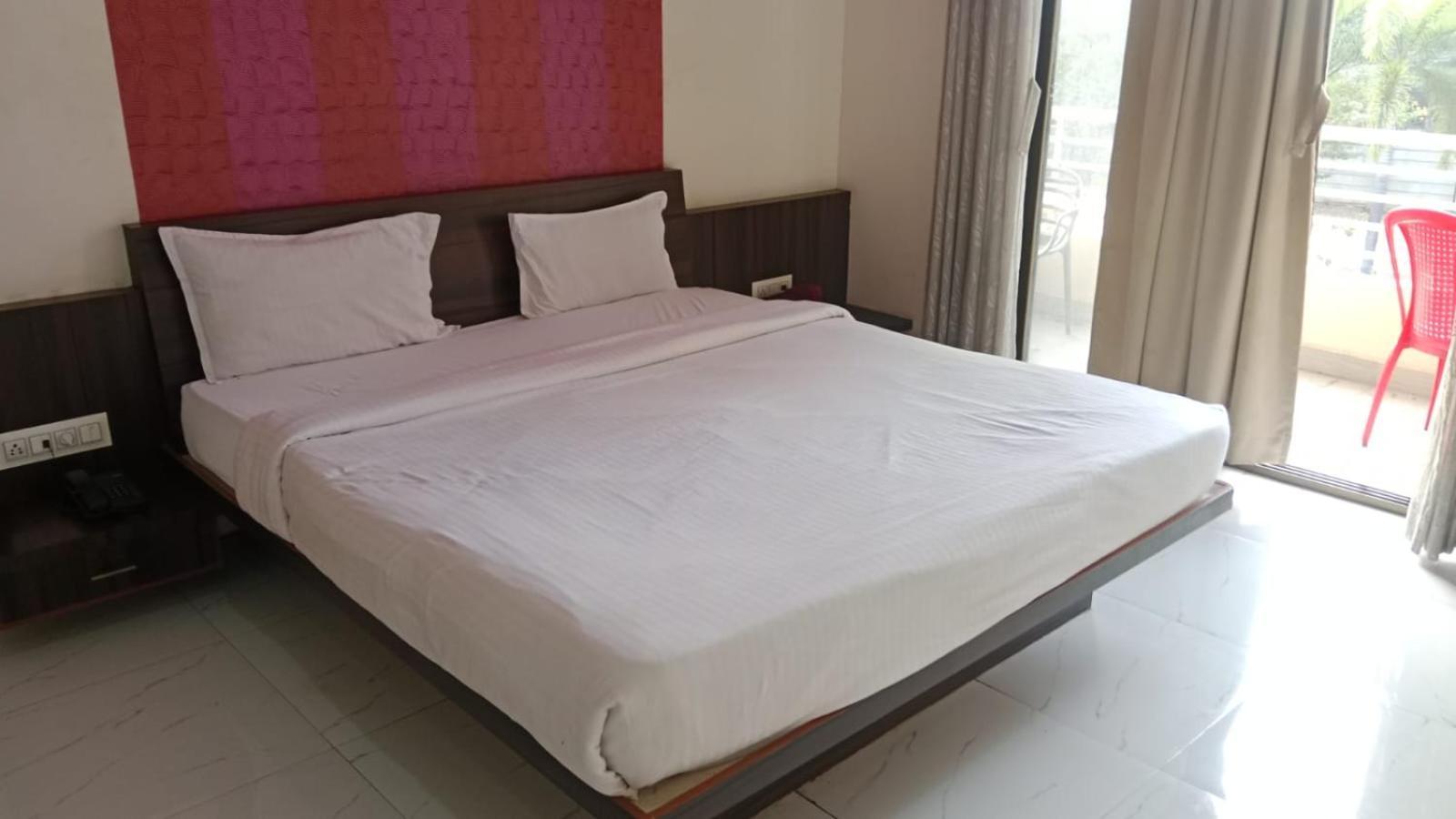 Hotel Swamiraj Indapur  Exterior foto