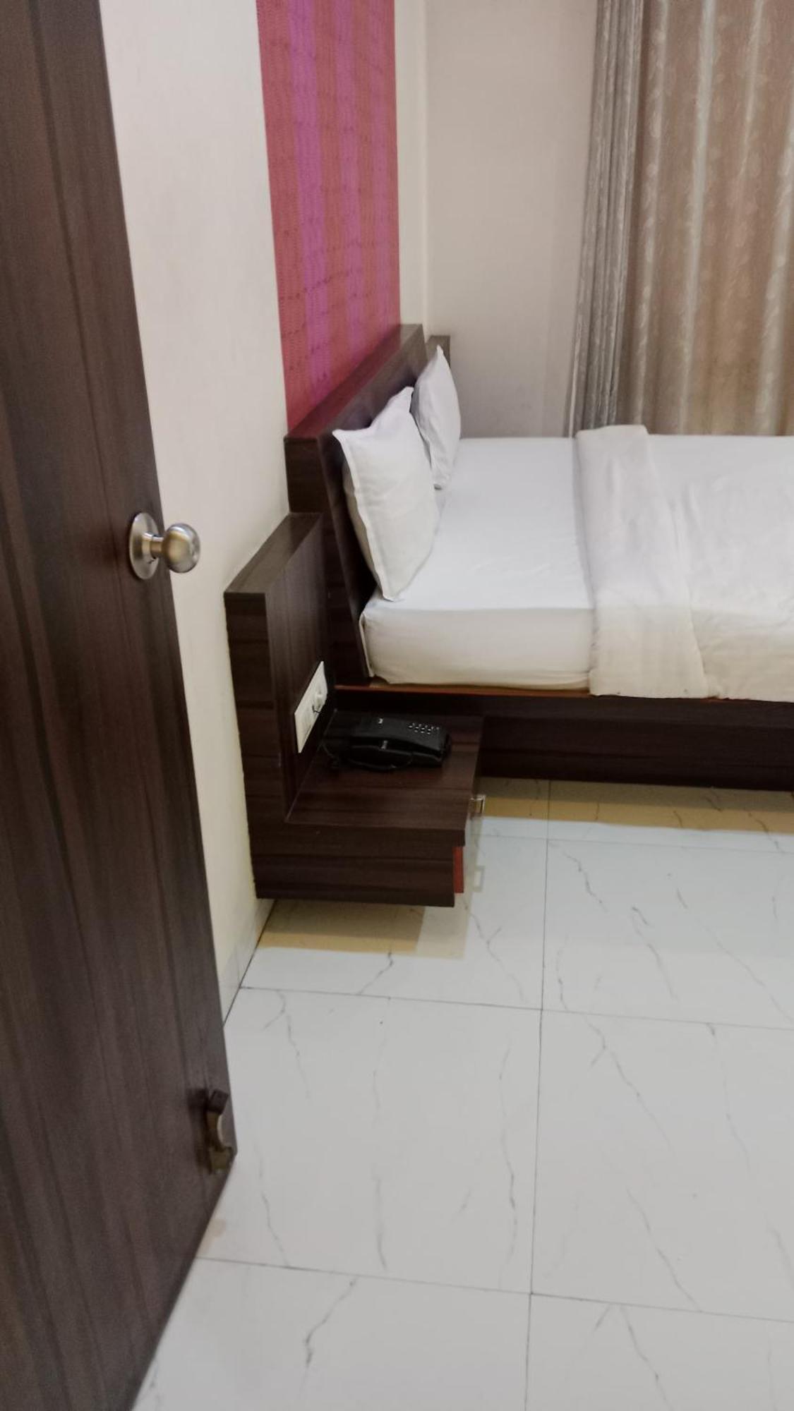 Hotel Swamiraj Indapur  Exterior foto
